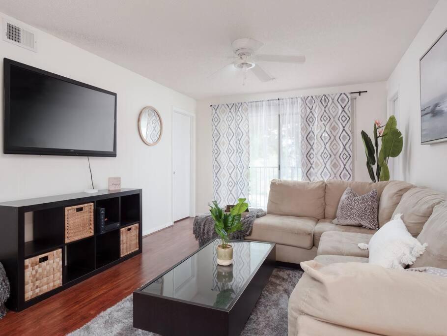 Spacious Condo Mins To Shands, University, & Downtown! Γκέινσβιλ Εξωτερικό φωτογραφία
